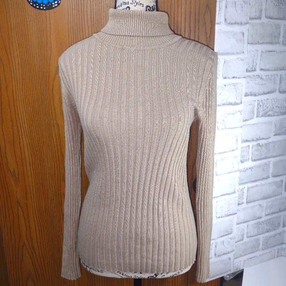 Med. Ribbed Turtleneck Sweater - Beige